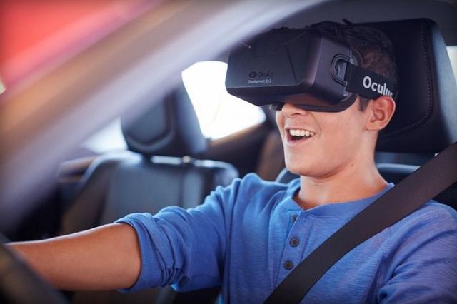 丰田利用虚拟现实头盔警示青年一代开车别玩手机