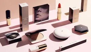 快时尚巨头H&M进军化妆品市场，通过线上线下双渠道延伸产品线