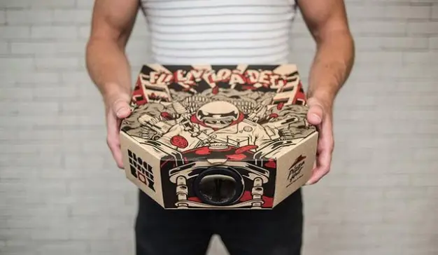 必胜客香港推出简易投影仪比萨盒，为披萨订购带来更丰富体验
