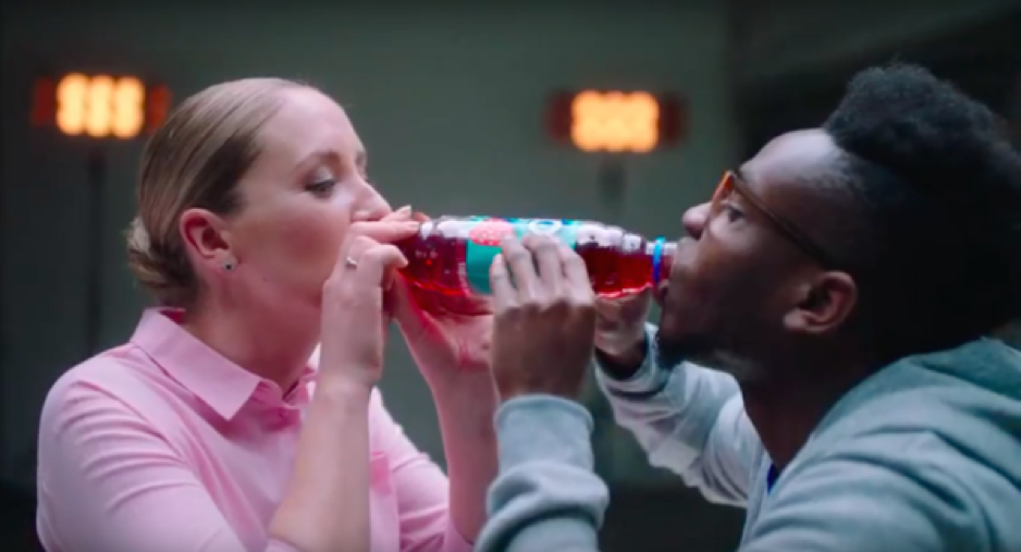 不是每一个品牌都要「成为」下一个多芬，可口可乐旗下果汁水品牌是怎么接近年轻人的?