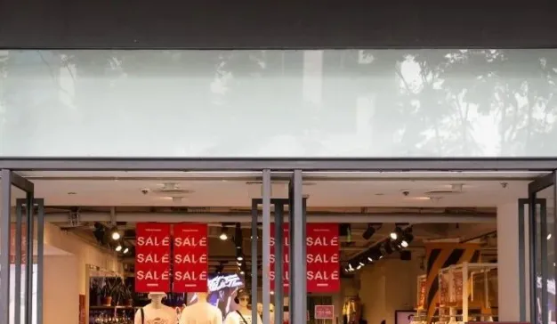 美特斯邦威关闭杭州最大门店，会成为服装界的“最惨前浪”吗？