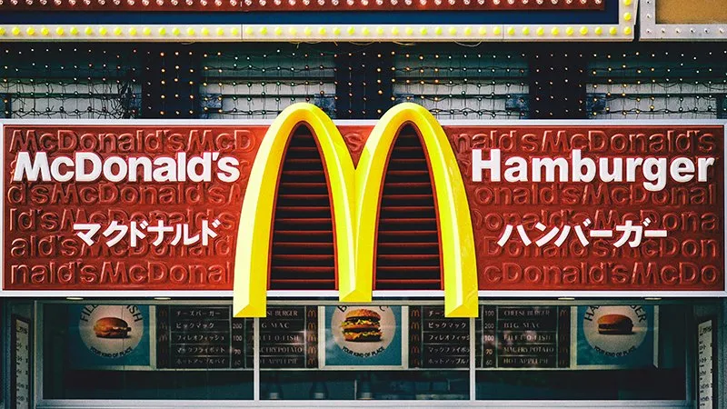 7月底日本麦当劳发布50周年纪念短片，同店销售额同比增长21%