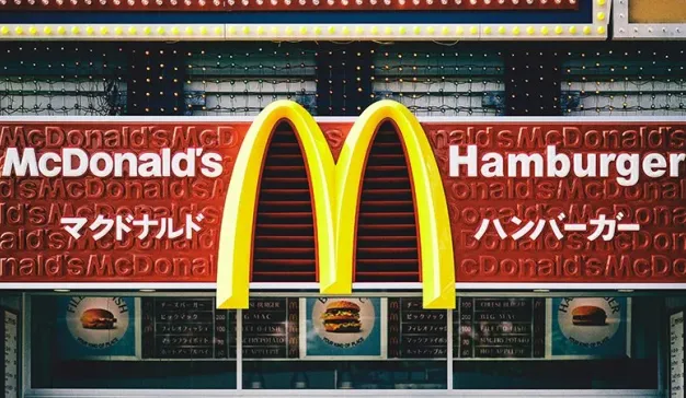7月底日本麦当劳发布50周年纪念短片，同店销售额同比增长21%