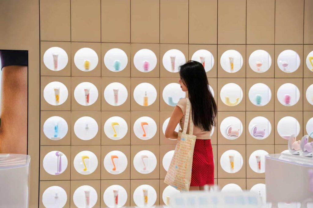 性话题广泛却隐秘，消费者只愿意靠近“这是自己人”的品牌｜独家对话大人糖品牌总监