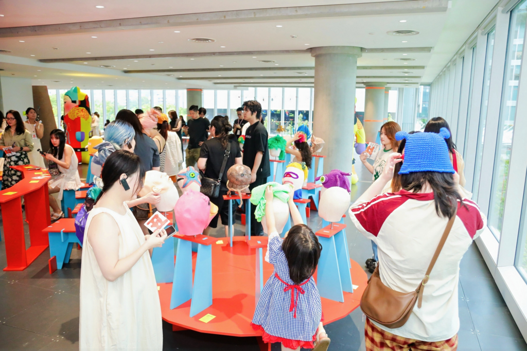 淘宝丑东西艺术展火出圈：年轻人从“艺术审丑”走向“消费审丑”，“去中心化审美”正在驱动创意产业发展