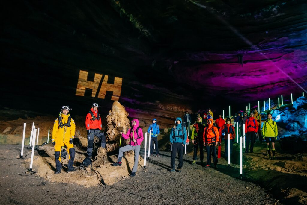 视野之外，别有洞天，HELLY HANSEN开启地心远航，以探索之心洞见奇境