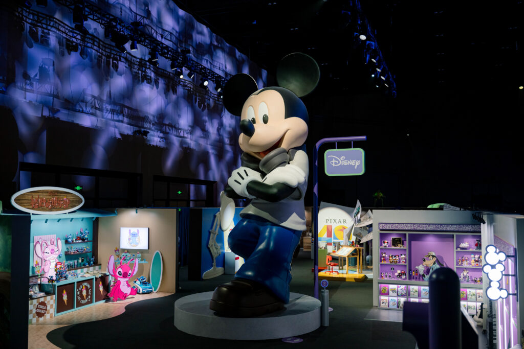 米奇穿上赛车服，迪士尼再造一个“迪士尼”｜对话迪士尼消费品部总裁