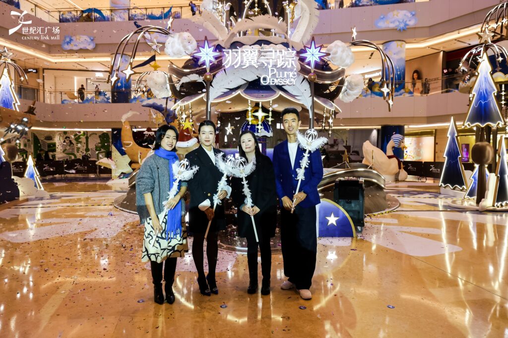 上海世纪汇广场七周年庆典开启，“羽翼寻踪”踏入绘本世界