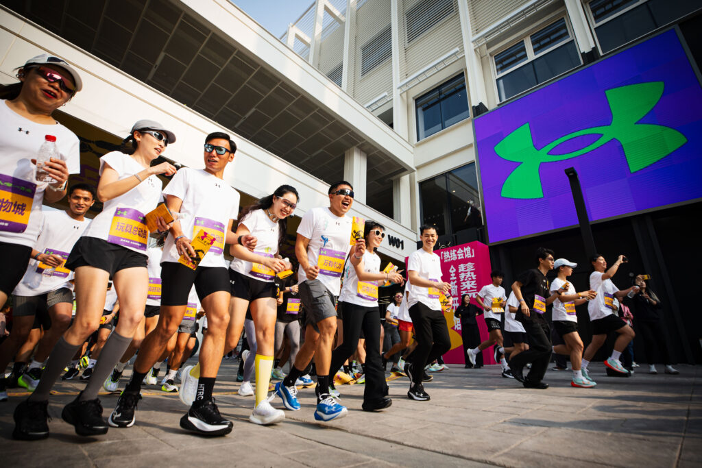 UNDER ARMOUR安德玛全球首家智能运动社交空间落户广州，重新定义运动零售体验