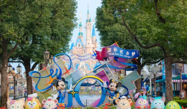 刘宇宁惊喜献唱主题曲，上海迪士尼度假区“10岁生日庆典”奇妙启幕