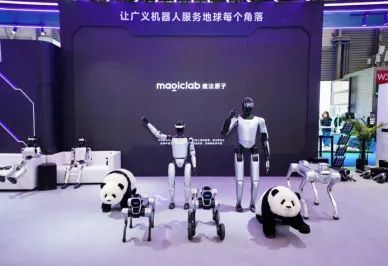 魔法原子亮相AWE 2026：携春晚机器人国内首秀，领跑具身智能全场景时代