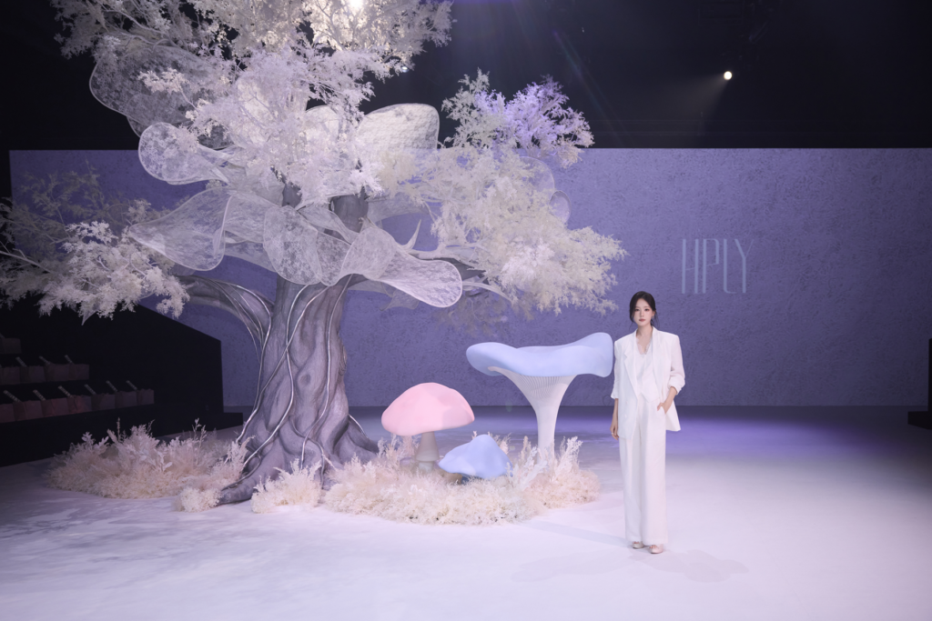 HPLY荷比俪「未境之旅」开启2026秋冬上海时装周 以蕾丝书写柔韧