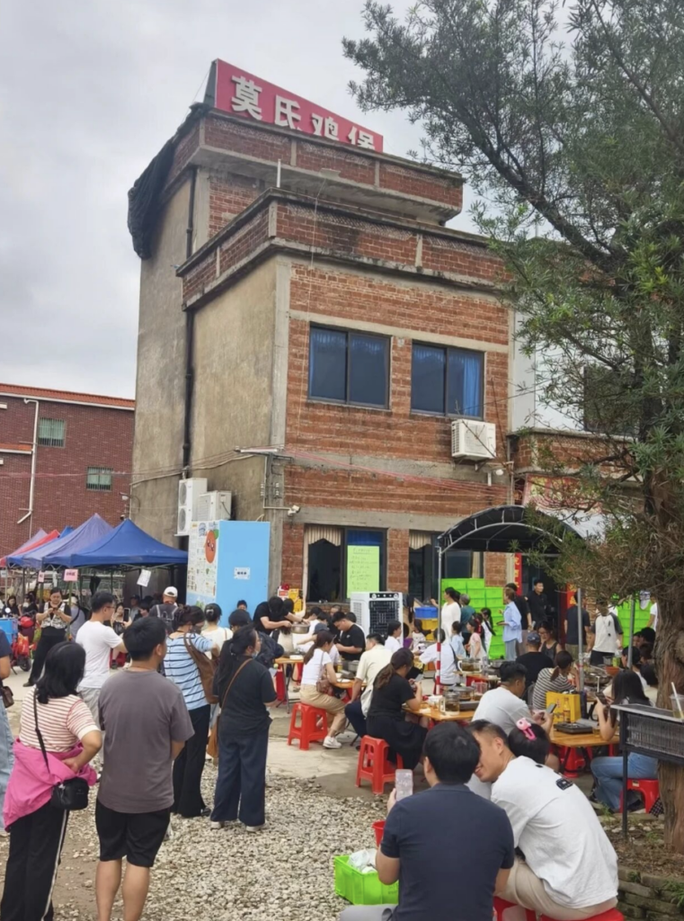 单日赚6万，海天温氏美的格力排队送礼，这家鸡煲店被品牌“包养”了