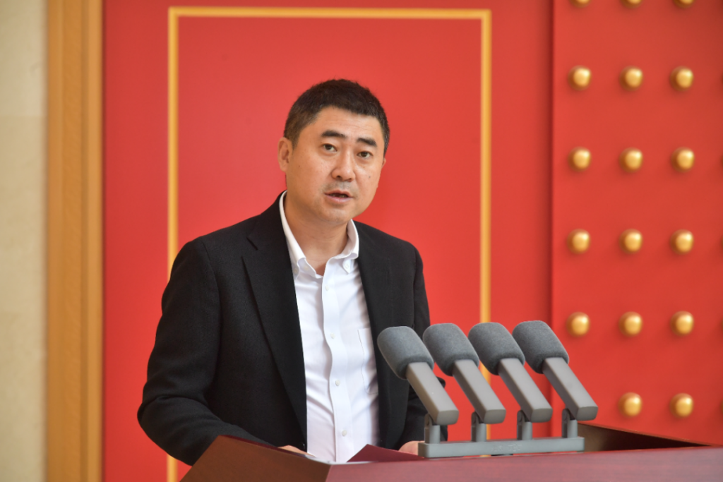 武汉80后用一件加热衣，撬开 3亿欧美冬季赛道蓝海