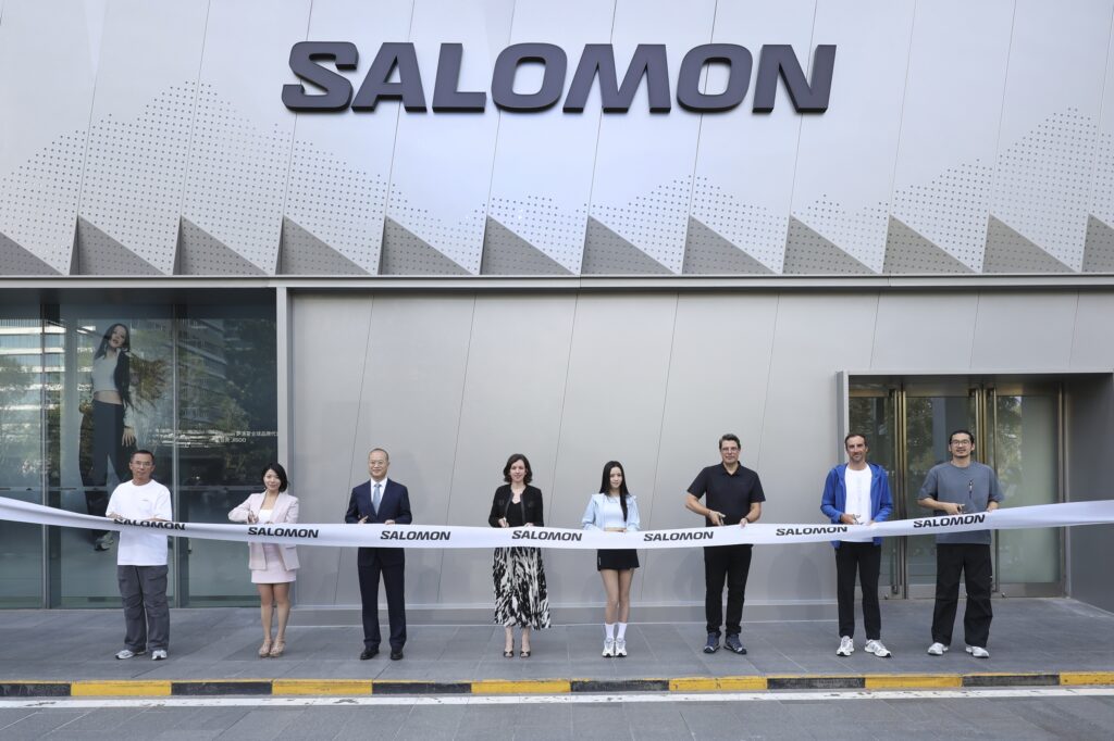 金智秀JISOO空降北京国贸，萨洛蒙「多元之蓝」席卷盛夏