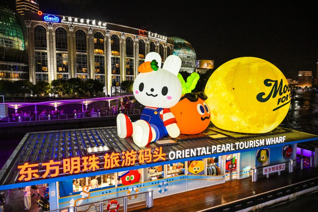 STAYREAL 三度携手东方明珠塔，推出全新中秋企划「海上望月·追Moon奇旅」，打造新型城市地标